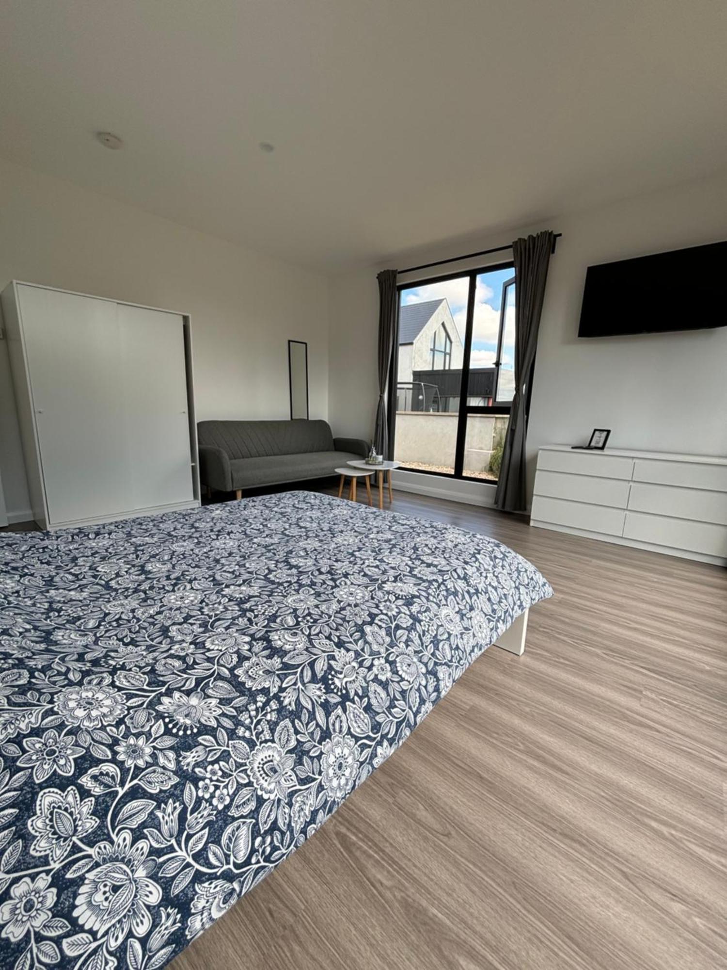 Deerpark Semi Sleeps 8 With Sofa Bed Apartment Cashel  Exterior photo